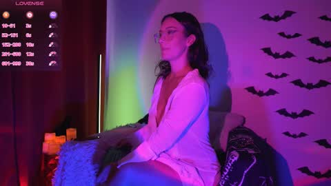 Snapshot of sensual_jassmine chatting on 10-20-25, 01:00 Jasmine online show from 10-20-25, 01:00