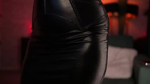 Snapshot of sensual_jassmine chatting on 05-31-26, 06:09 Jasmine online show from 05-31-26, 06:09
