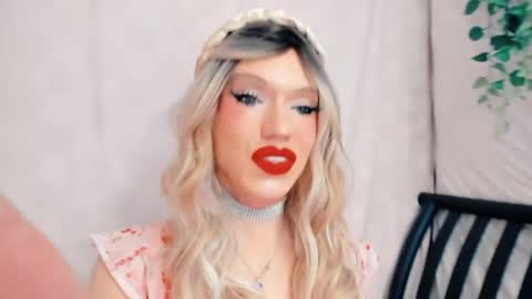 Snapshot of sensual_miss_mia chatting on 05-05-26, 11:24 Mia online show from 05-05-26, 11:24