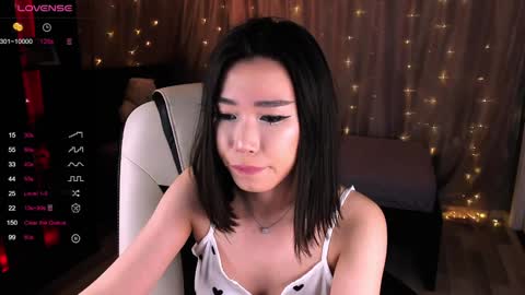 Snapshot of sensualily chatting on 02-06-25, 09:06 Kiki online show from 02-06-25, 09:06