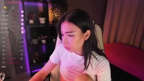 Snapshot of sensualily chatting on 09-11-25, 04:40 Kiki online show from 09-11-25, 04:40