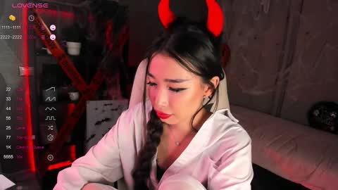 Snapshot of sensualily chatting on 10-31-25, 03:13 Kiki online show from 10-31-25, 03:13