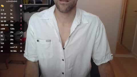 Snapshot of sensuasculine chatting on 06-11-26, 07:17 Matt online show from 06-11-26, 07:17