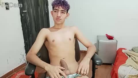 senuntwink online show from 05-06-26, 12:21