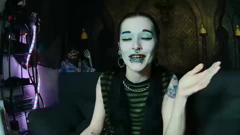 Seraphin Munster online show from 10-23-25, 04:39