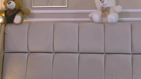 Snapshot of serena_bennet chatting on 05-14-26, 09:38 Serena online show from 05-14-26, 09:38