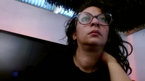 Snapshot of serena_xyz chatting on 06-10-26, 02:27 Serena Xyz online show from 06-10-26, 02:27