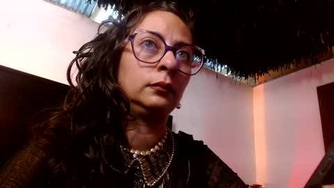 Snapshot of serena_xyz chatting on 06-11-26, 06:17 Serena Xyz online show from 06-11-26, 06:17