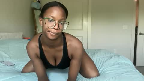 Serenity Bee   online show from 04-04-26, 02:25