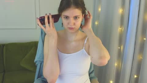 Snapshot of sereta_fin chatting on 12-20-24, 10:38 Hey Guys and Girls non-binary personalities Im Sereta online show from 12-20-24, 10:38
