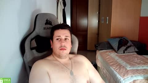 Snapshot of sergio95n chatting on 10-24-25, 02:13 Pollos online show from 10-24-25, 02:13