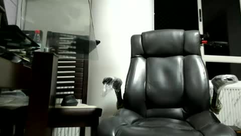 hetero serio discreto online show from 06-18-26, 12:00