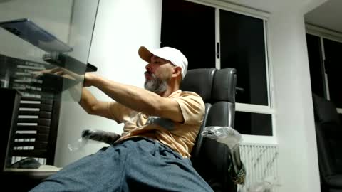 hetero serio discreto online show from 06-21-26, 12:02