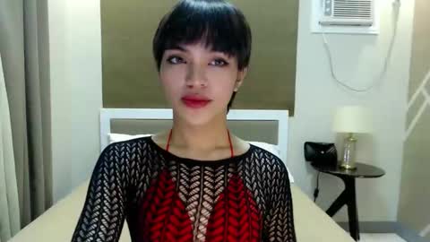 Snapshot of servicedoll18 chatting on 09-26-25, 05:06 Bella online show from 09-26-25, 05:06