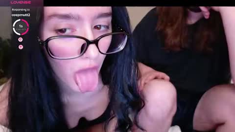 Snapshot of sex_fiendz chatting on 06-09-26, 03:40 Violet online show from 06-09-26, 03:40