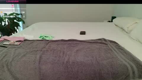 Snapshot of sex_fiendz chatting on 06-13-26, 08:18 Violet online show from 06-13-26, 08:18