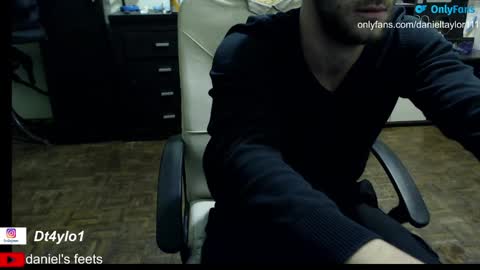 Snapshot of sexandsexy1999 chatting on 01-09-25, 03:04 Daniel Taylor online show from 01-09-25, 03:04