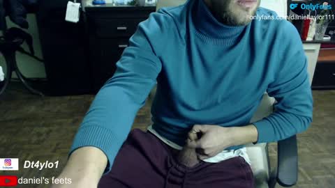 Snapshot of sexandsexy1999 chatting on 01-12-25, 10:12 Daniel Taylor online show from 01-12-25, 10:12