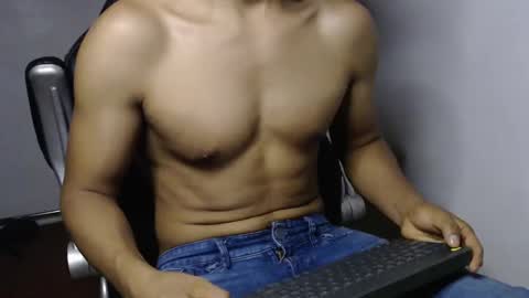 Snapshot of sexatlexx chatting on 12-22-24, 02:06 arnold online show from 12-22-24, 02:06