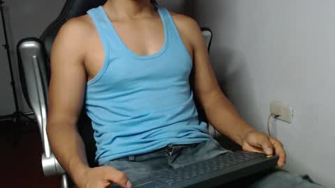Snapshot of sexatlexx chatting on 02-06-25, 02:33 arnold online show from 02-06-25, 02:33