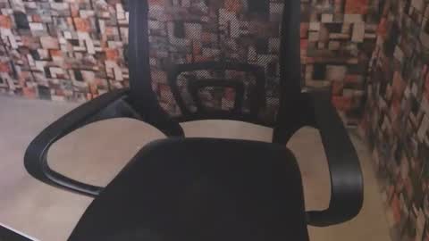 Snapshot of sexatlexx chatting on 10-04-25, 02:37 arnold online show from 10-04-25, 02:37