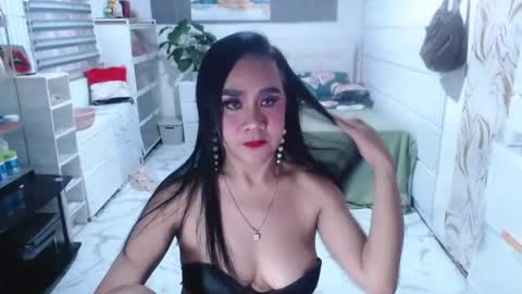 Snapshot of sexcum_trendingts_now chatting on 07-09-26, 10:14 MS Anna online show from 07-09-26, 10:14