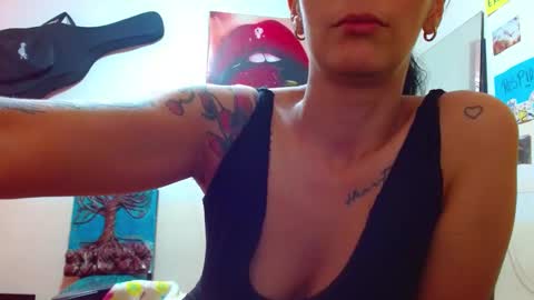 Snapshot of sexmilkdirty chatting on 02-26-25, 09:37 sexmilkdirty online show from 02-26-25, 09:37