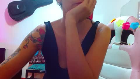 Snapshot of sexmilkdirty chatting on 02-27-25, 12:43 sexmilkdirty online show from 02-27-25, 12:43