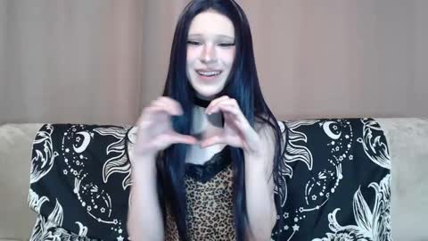 Snapshot of sexpired_princess chatting on 05-17-26, 05:16 Nextdoor Princess online show from 05-17-26, 05:16