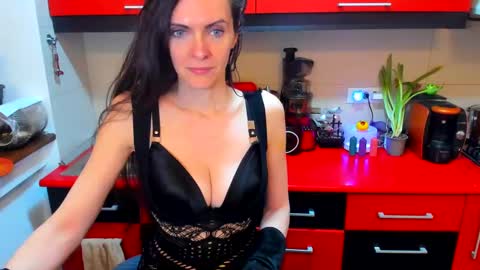Snapshot of sexqueen1111 chatting on 03-10-25, 06:16 sexqueen1111 online show from 03-10-25, 06:16