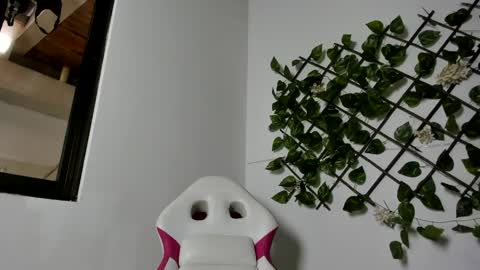 Snapshot of sexual_addiction chatting on 02-08-25, 08:10 SARA online show from 02-08-25, 08:10