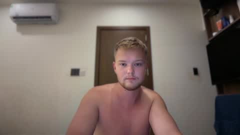 Snapshot of sexual_sbotage chatting on 04-27-26, 05:33 Max Leman online show from 04-27-26, 05:33