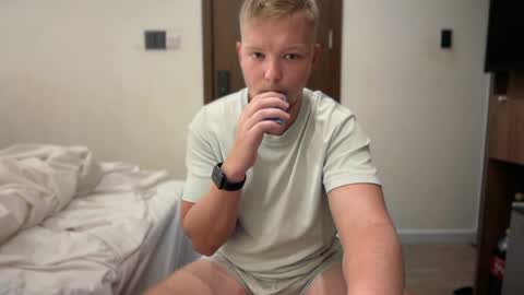Snapshot of sexual_sbotage chatting on 05-16-26, 01:32 Max Leman online show from 05-16-26, 01:32