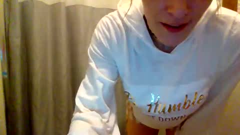Snapshot of sexxileeah42o chatting on 03-11-26, 11:27 Leeah CloudZzz online show from 03-11-26, 11:27