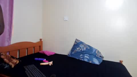 Snapshot of sexxy_butty chatting on 06-17-26, 09:34 Gigie online show from 06-17-26, 09:34