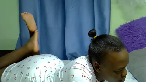Snapshot of sexxybuttie chatting on 04-25-26, 07:33 African Queen online show from 04-25-26, 07:33