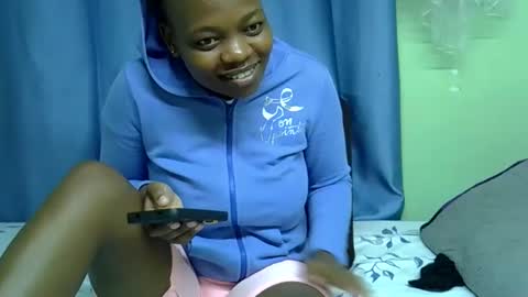Snapshot of sexxybuttie chatting on 04-27-26, 05:00 African Queen online show from 04-27-26, 05:00