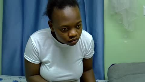 Snapshot of sexxybuttie chatting on 05-01-26, 03:33 African Queen online show from 05-01-26, 03:33