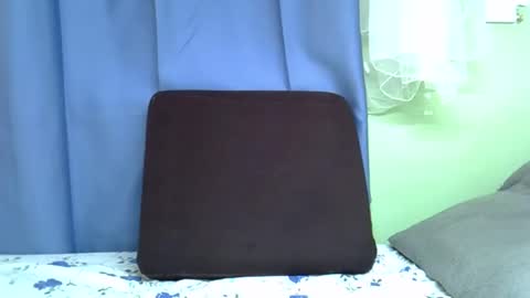 Snapshot of sexxybuttie chatting on 05-04-26, 10:33 African Queen online show from 05-04-26, 10:33