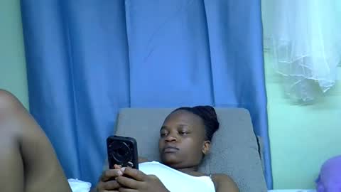 Snapshot of sexxybuttie chatting on 05-11-26, 02:45 African Queen online show from 05-11-26, 02:45