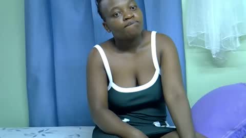 Snapshot of sexxybuttie chatting on 05-12-26, 12:13 African Queen online show from 05-12-26, 12:13