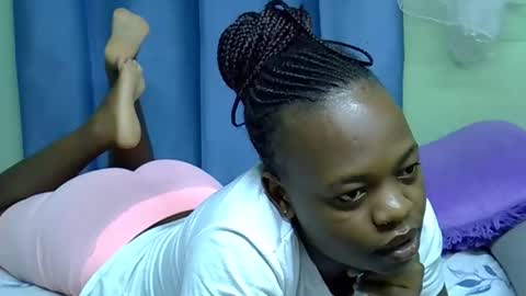 Snapshot of sexxybuttie chatting on 05-13-26, 01:14 African Queen online show from 05-13-26, 01:14