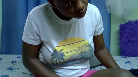 Snapshot of sexxybuttie chatting on 05-18-26, 06:52 African Queen online show from 05-18-26, 06:52