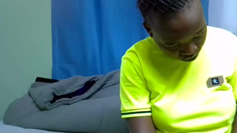 Snapshot of sexxybuttie chatting on 05-22-26, 10:10 African Queen online show from 05-22-26, 10:10