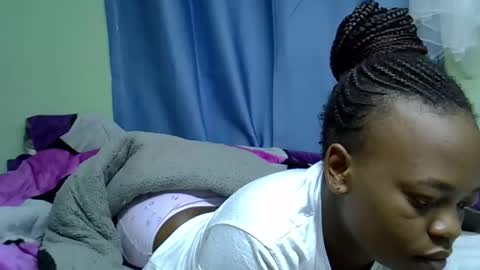 Snapshot of sexxybuttie chatting on 05-23-26, 01:22 African Queen online show from 05-23-26, 01:22