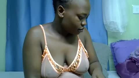 Snapshot of sexxybuttie chatting on 05-24-26, 08:03 African Queen online show from 05-24-26, 08:03
