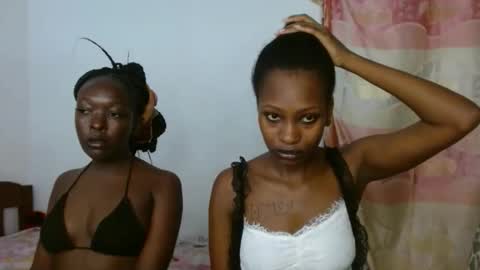 Snapshot of sexxypixie chatting on 04-25-26, 10:07 sexxypixie online show from 04-25-26, 10:07