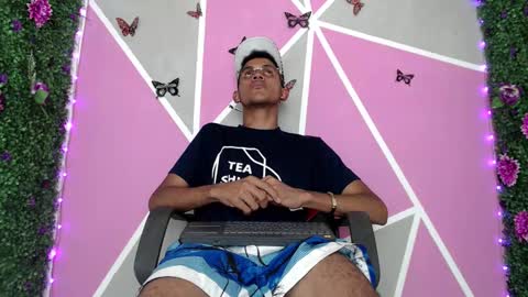 Snapshot of sexy__latin_cum chatting on 11-11-25, 12:16 A L E X online show from 11-11-25, 12:16