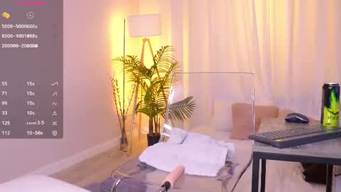 Snapshot of sexy_blonde_doll chatting on 06-18-26, 12:22 Lina online show from 06-18-26, 12:22