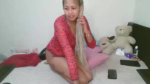 Snapshot of sexy_bluegirl chatting on 04-24-26, 10:18 sexy_bluegirl online show from 04-24-26, 10:18